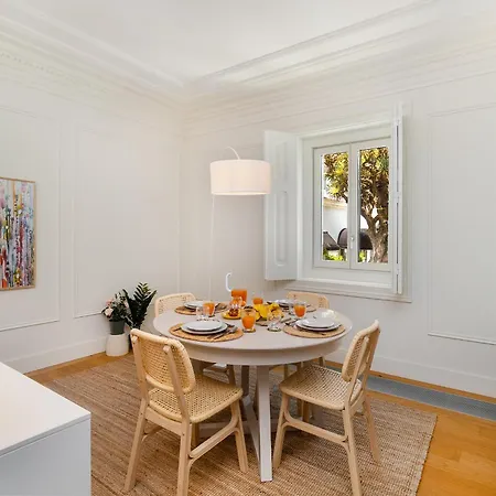 Whome Timeless Design Meets Convenience Apartman *