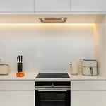 Apartament Whome Timeless Design Meets Convenience *